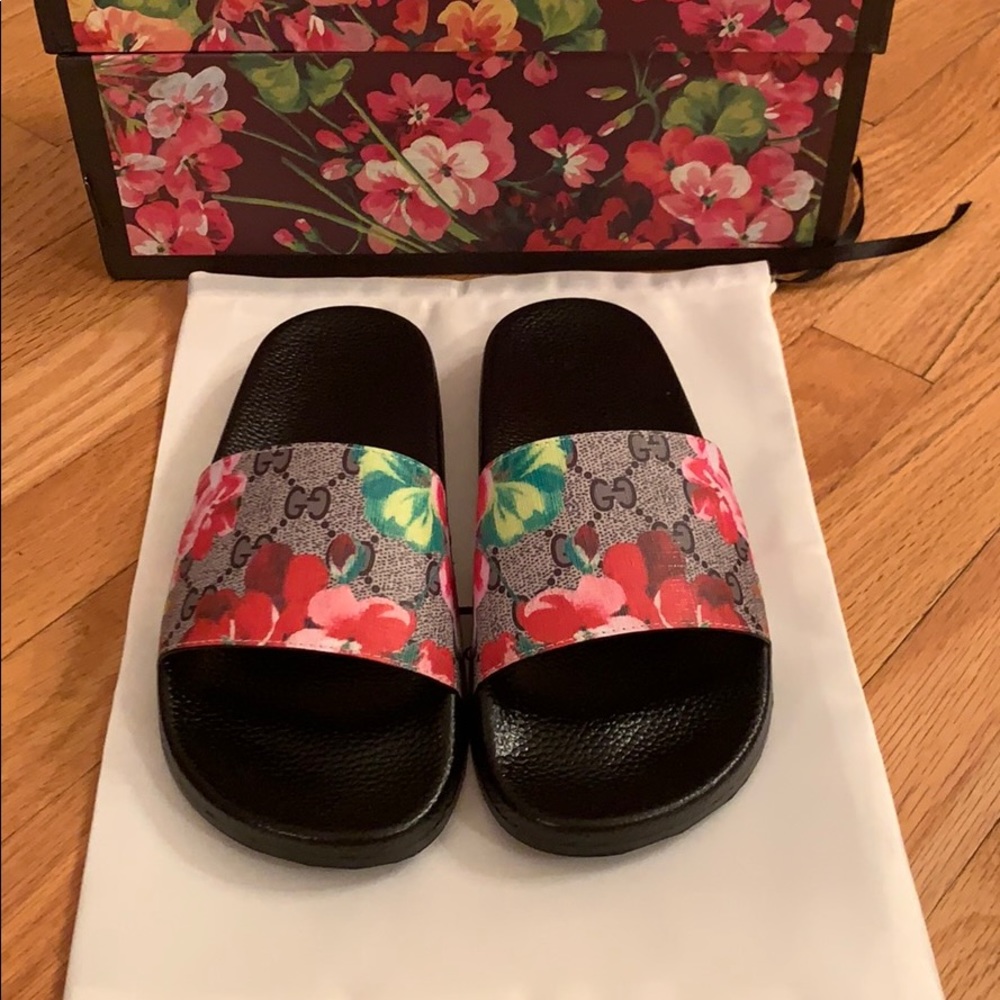 NWT GG Sandals Women’s sz 37 (7)